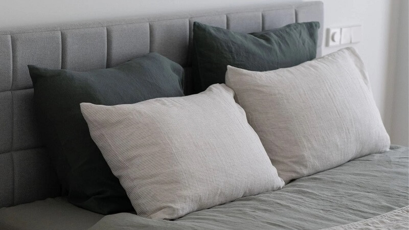 What Are the Benefits of Switching to Linen Pillowcases?